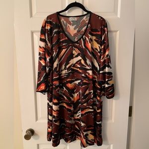 Tunic with 3/4 sleeves and v-neck neckline